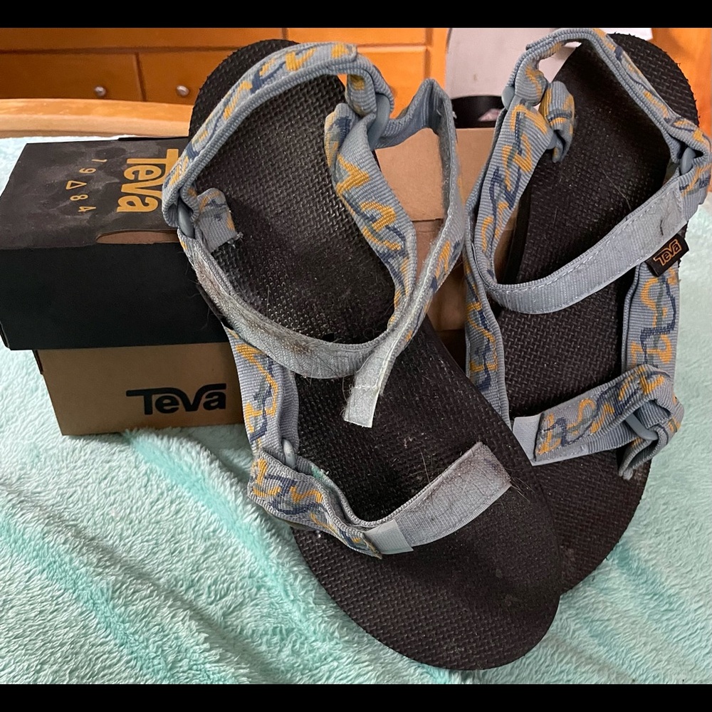 TEVA-size 10 Universe/Zarn sandals! Gently Worn